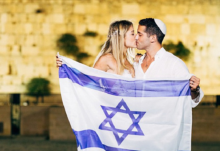 Wedding Bliss At The Kotel – Featured On “Smashing the Glass”